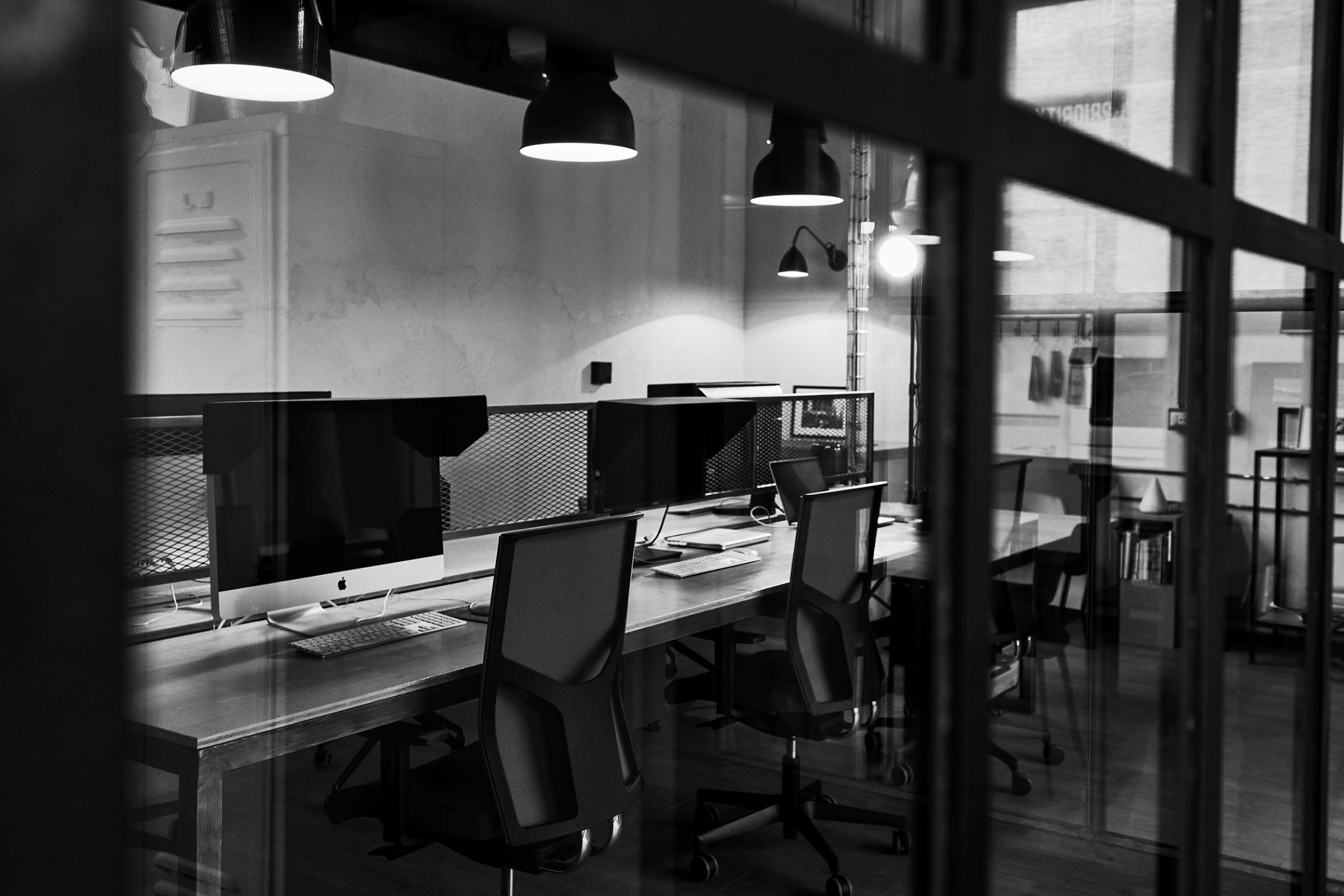 Postazioni di post-produzione e AI — studio Priority Design